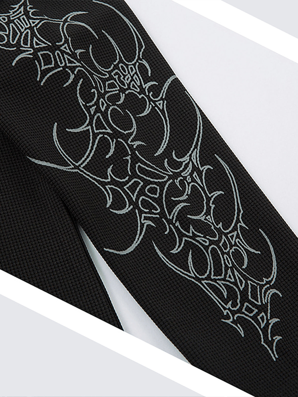 Gothic polo – sleeve print close-up | XoKool