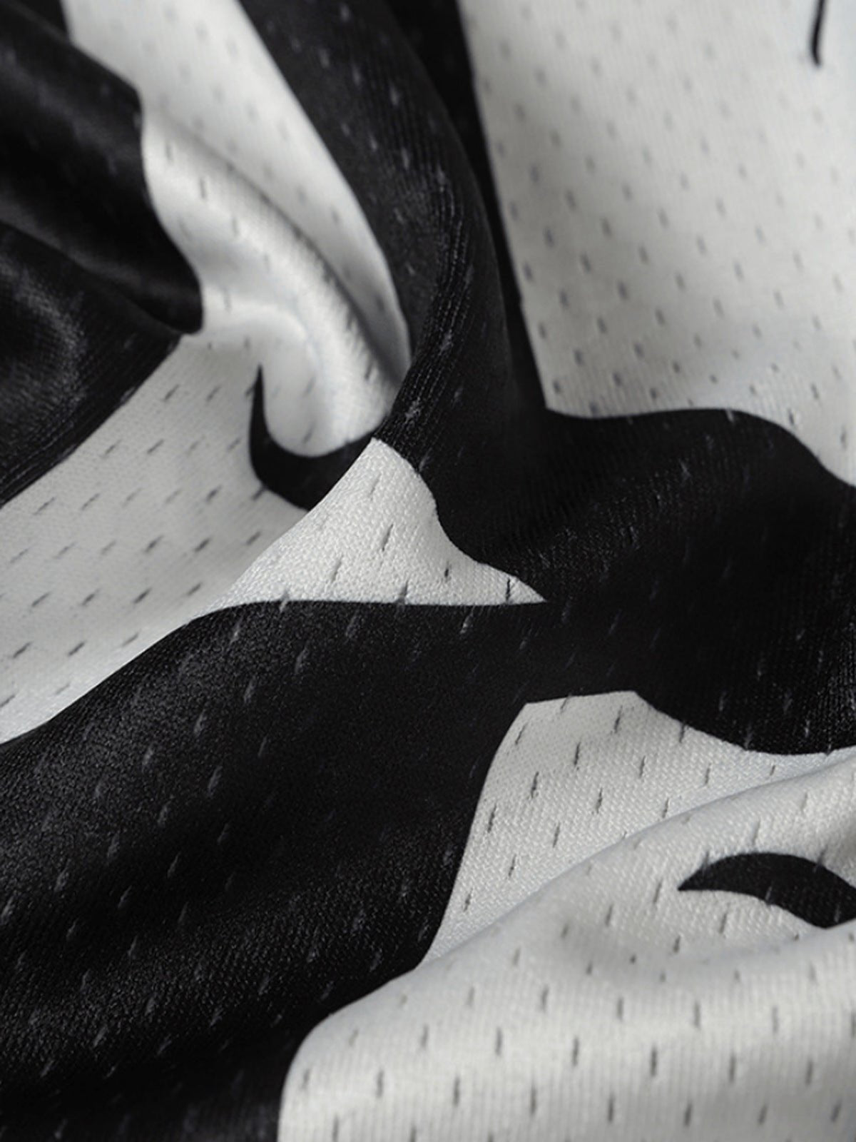 Mesh football jersey – mesh print close-up | XoKool