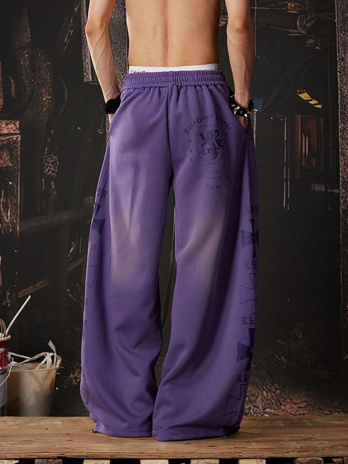 Gothic sweatpants – Purple, on model back | XoKool