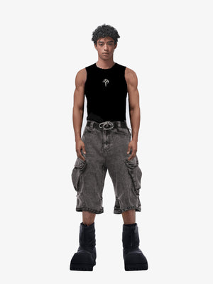 Graue Acid Wash Cargo Jorts – am Model, von vorn, ganzer Look | XoKool