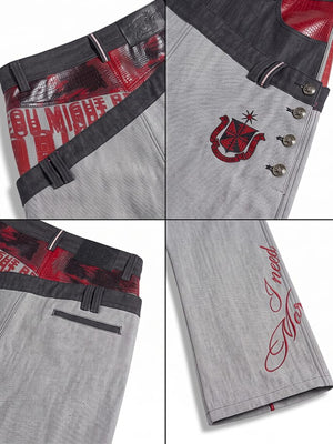 Graue asymmetrische Jeans – Detail-Collage: Bundprint, Wappenstickerei, Schriftzugstickerei | XoKool