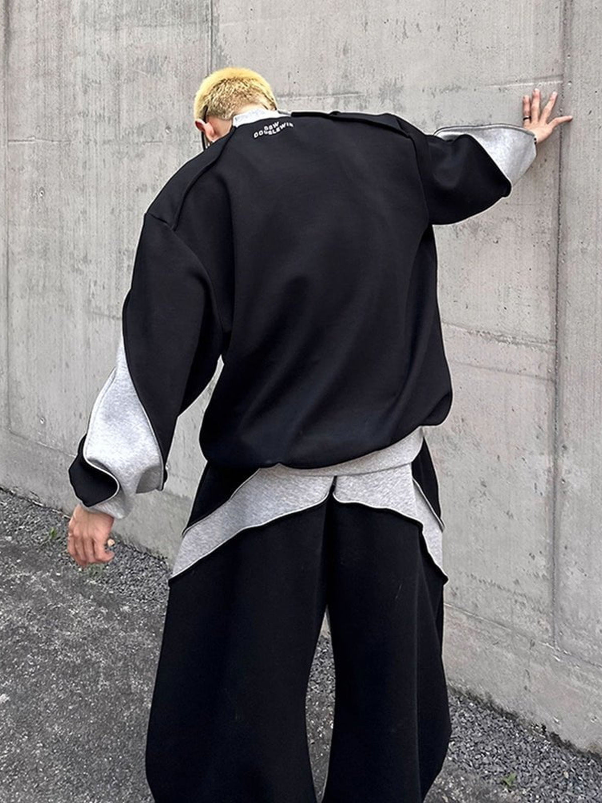Colorblock crewneck – street photo, back | XoKool