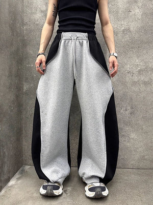 Colorblock Jogginghose in Grau und Schwarz – am Model, vorne, Street | XoKool