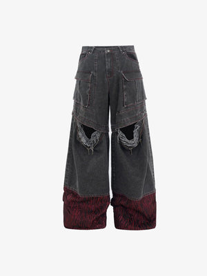 Graue Cargo Jeans mit Rissen an den Knien und roten Säumen – Vorderseite flach | XoKool