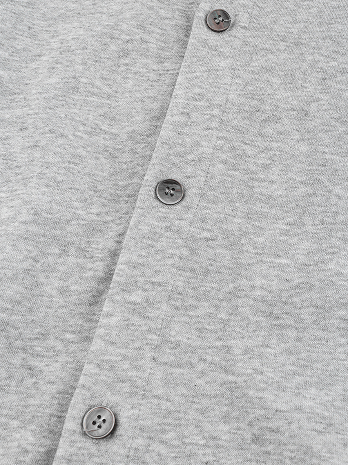 Sleeveless layered shirt – buttons close-up | XoKool