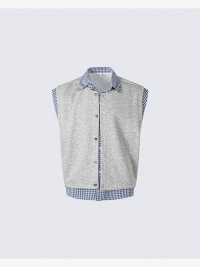Camisa gris sin mangas con cuello de cuadros vichy en capas