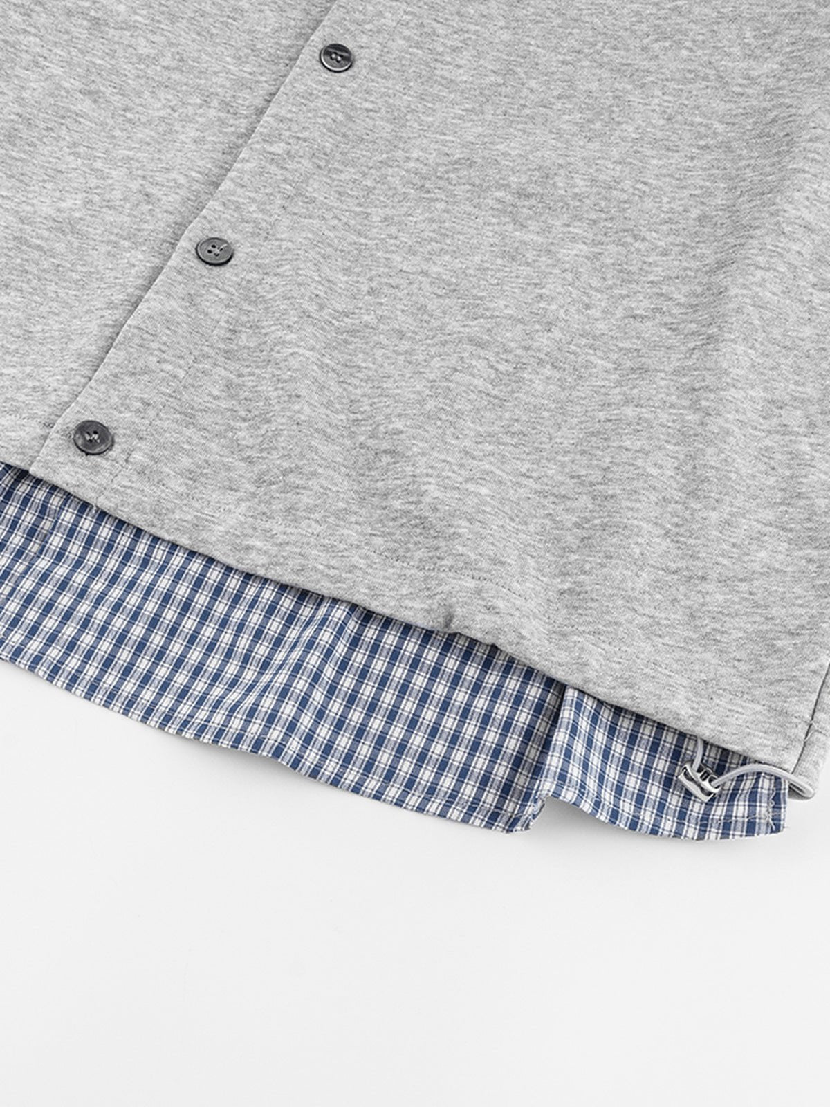 Sleeveless layered shirt – hem buttons close-up | XoKool