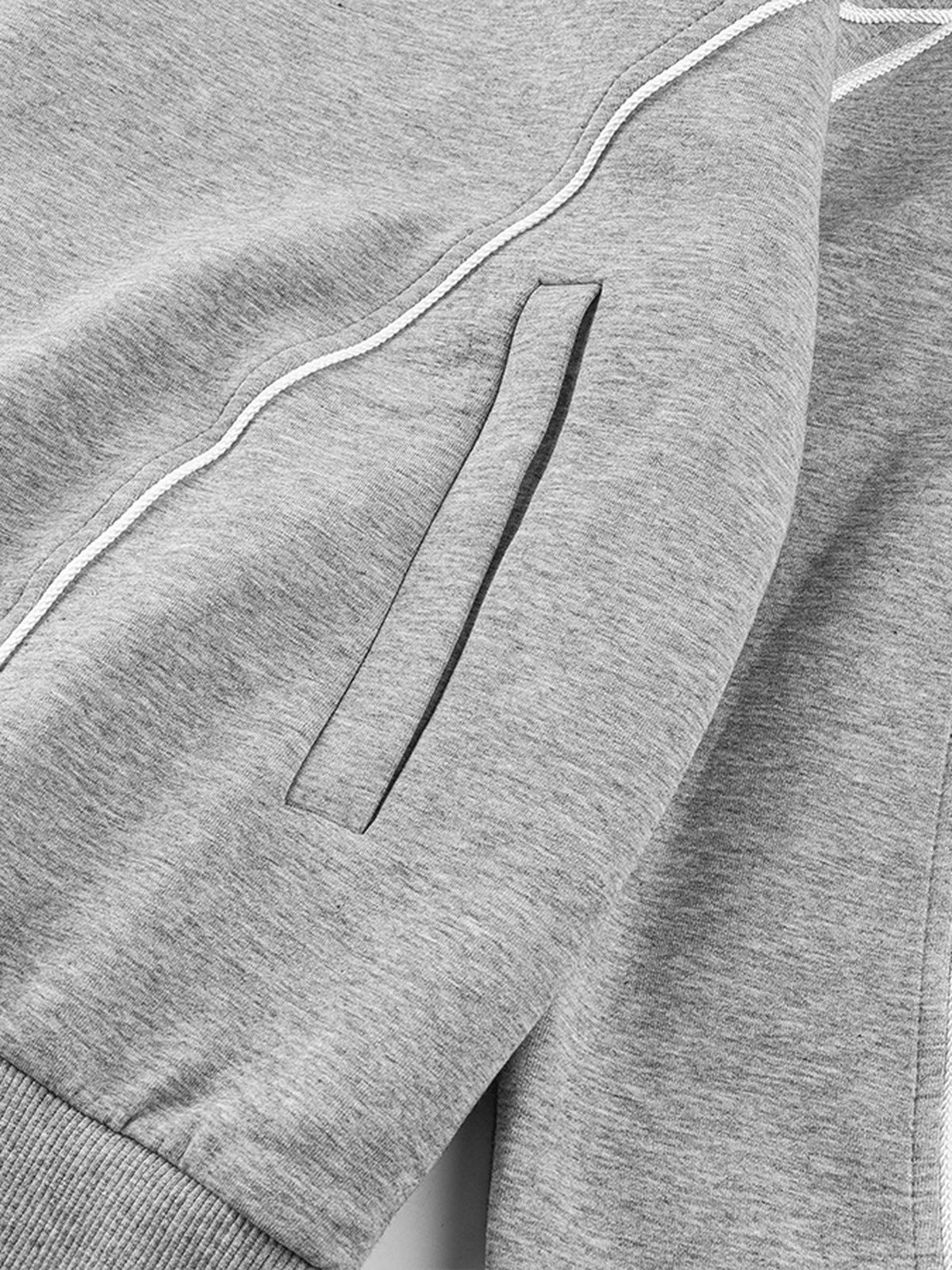 Zip Sweatshirt – Tasche und Paspel im Detail | XoKool