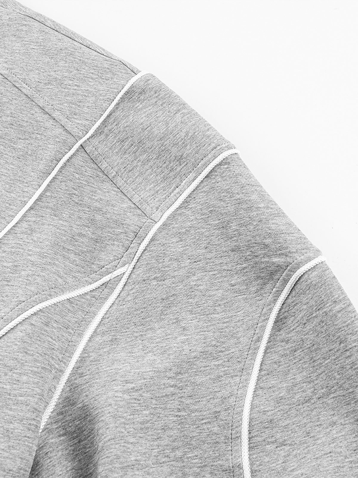 Zip Sweatshirt – Paspel an der Schulter im Detail | XoKool