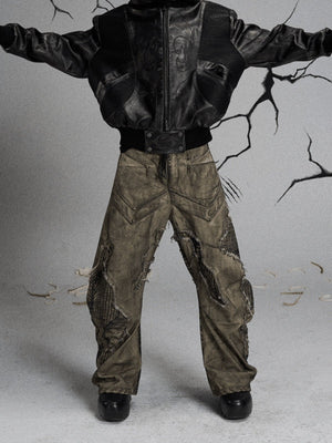 Grunge Stacked Pants – am Model, Vorderansicht, Arme ausgestreckt | XoKool