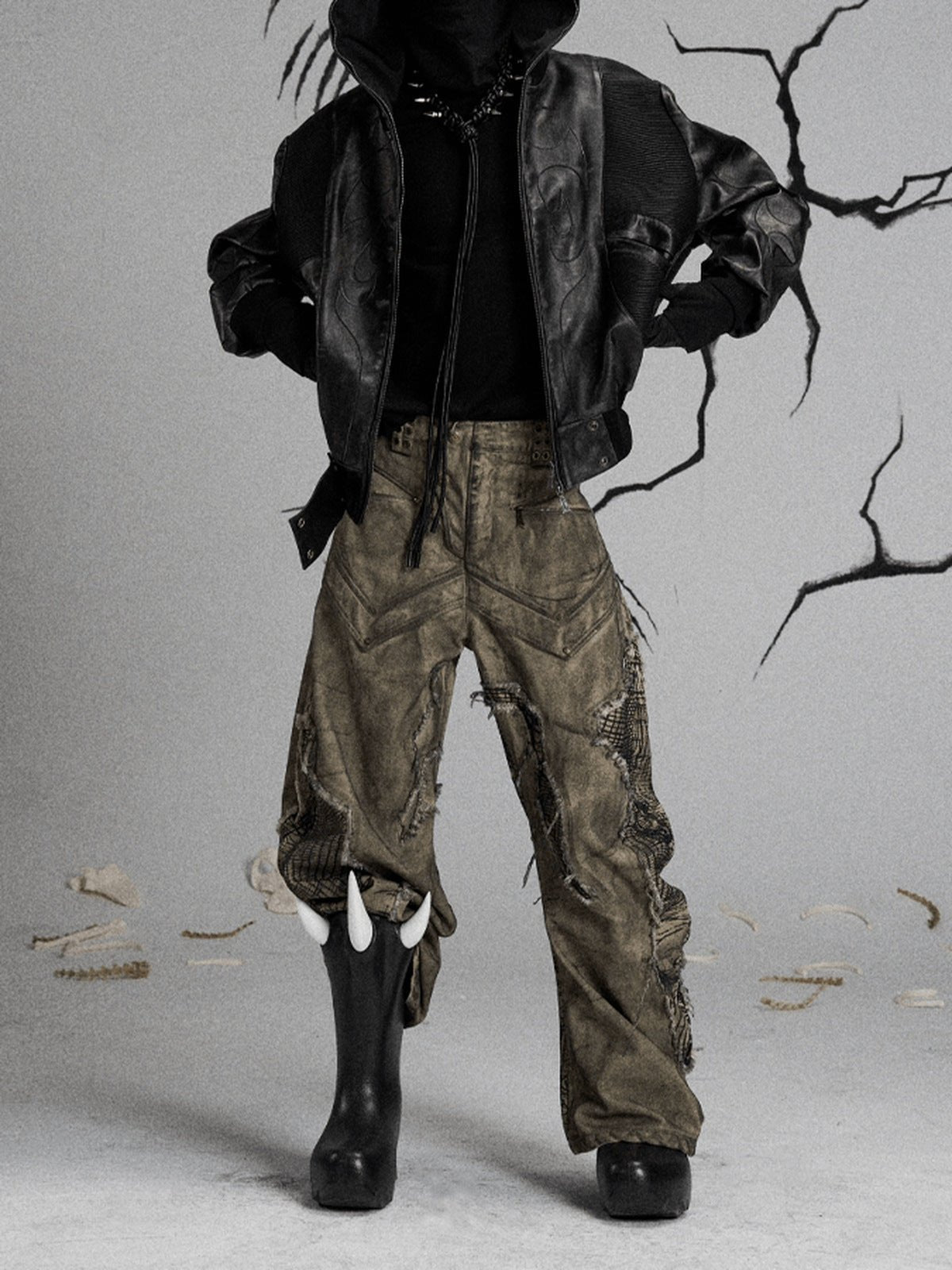 Grunge Stacked Pants mit Mesh-Einsätzen – am Model, Vorderansicht | XoKool