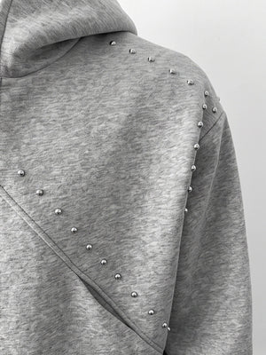 Zip Hoodie in Grau meliert mit Nieten – Schulternieten Nahaufnahme | XoKool