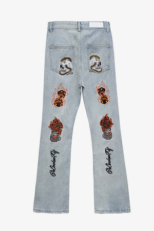 Gestackte Flared Jeans mit Totenkopf-Stickerei – Hellblau, Rückansicht | XoKool
