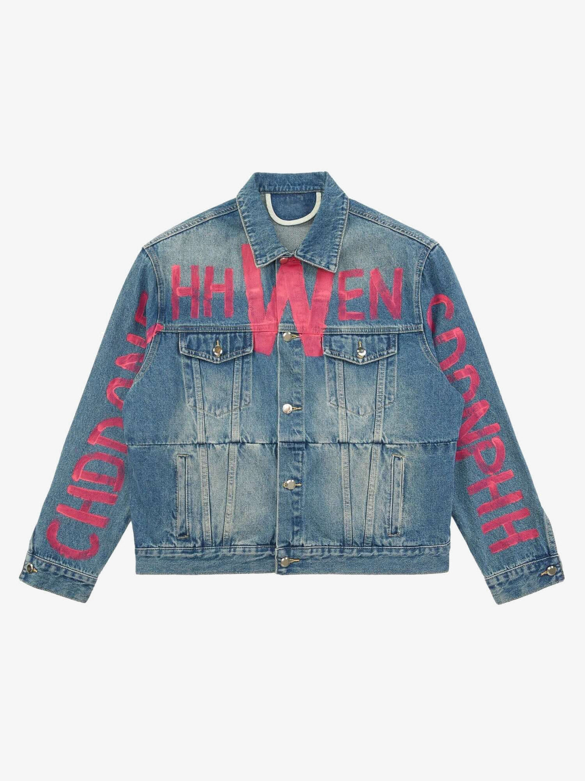 Washed Jeansjacke mit aufgemaltem Schriftzug – Vorderansicht flach | XoKool