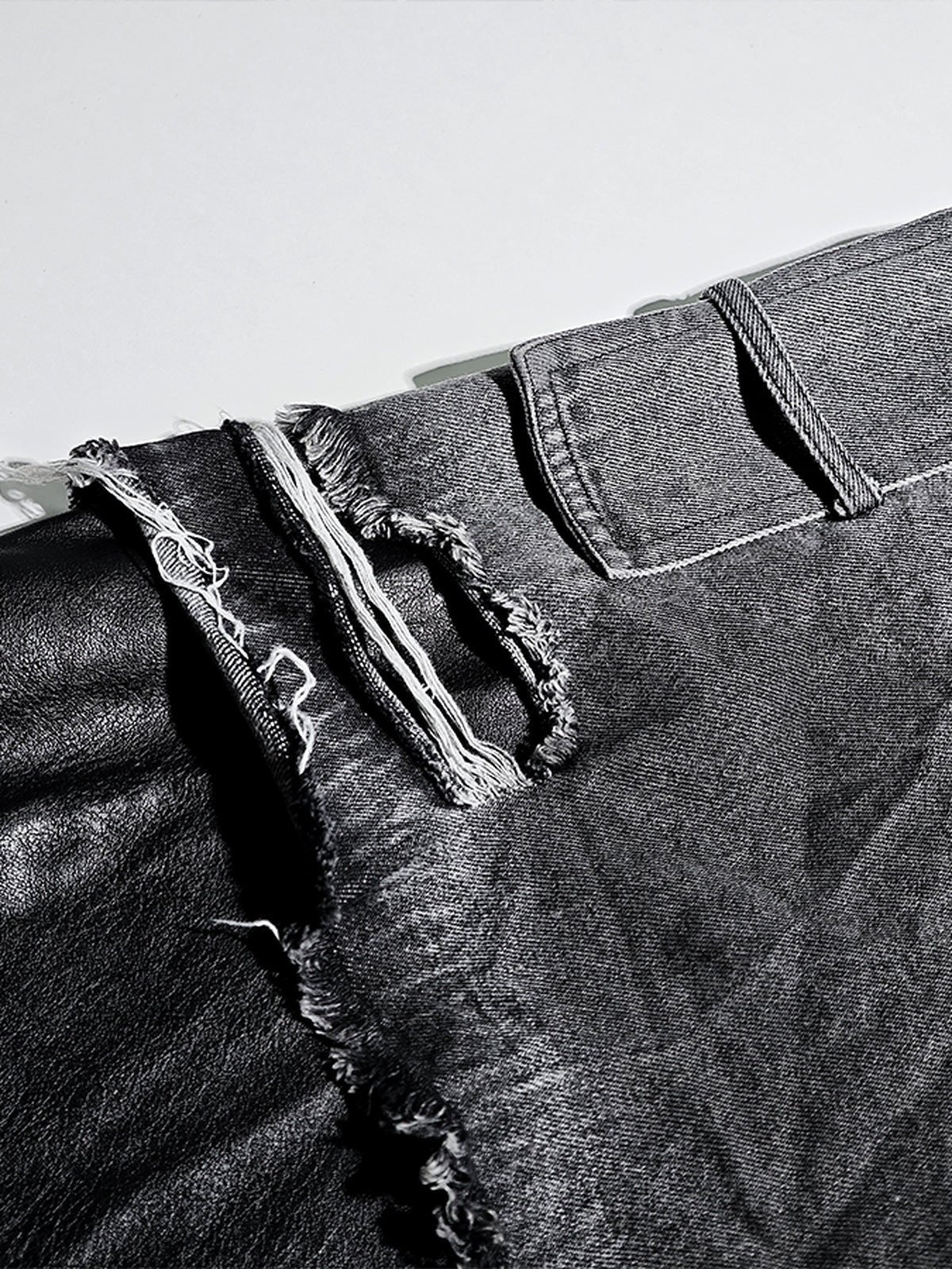 Kapuzenjacke aus Kunstleder – Nahaufnahme des Denim-Overlays | XoKool