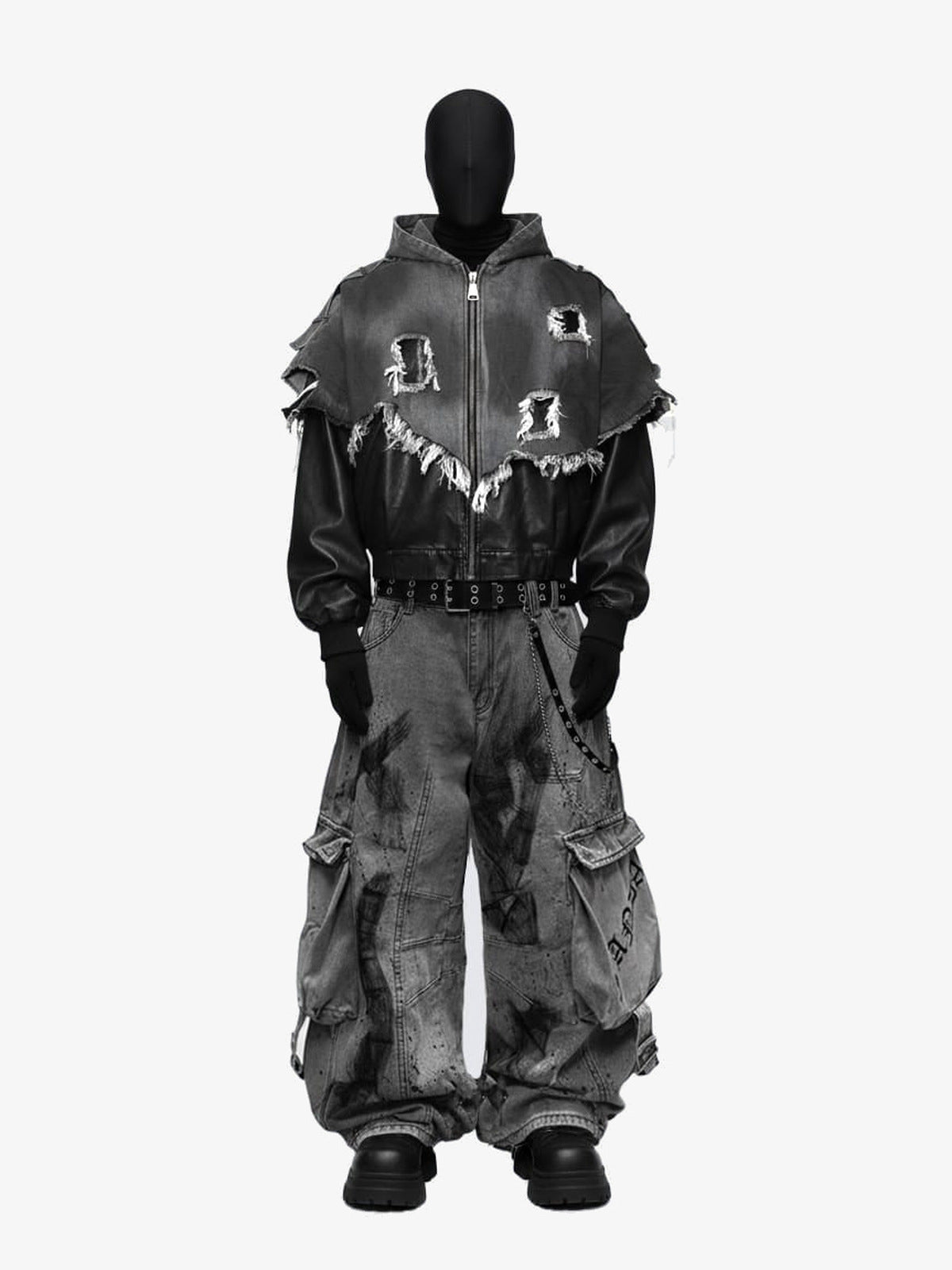 Kapuzenjacke aus Kunstleder mit Distressed Denim-Layer – am Model, Ganzkörper | XoKool