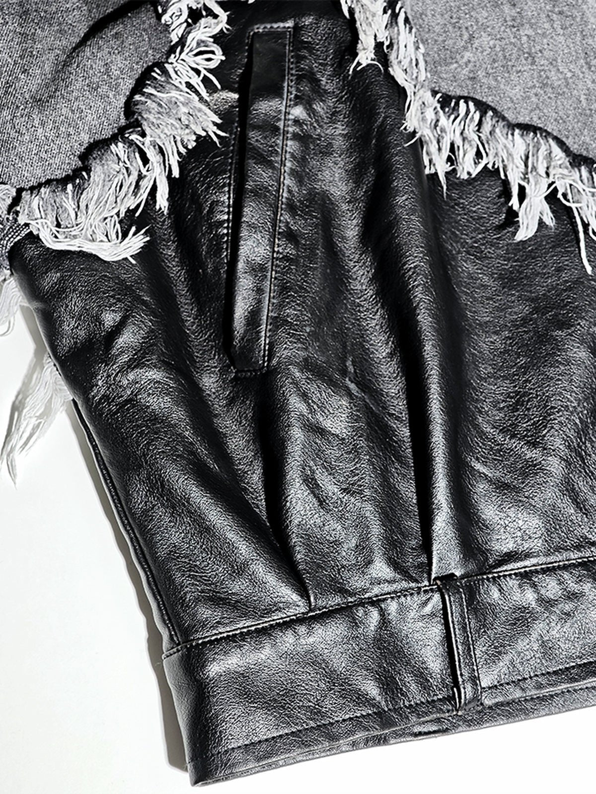 Kapuzenjacke aus Kunstleder – Nahaufnahme von Ärmel und Saum | XoKool