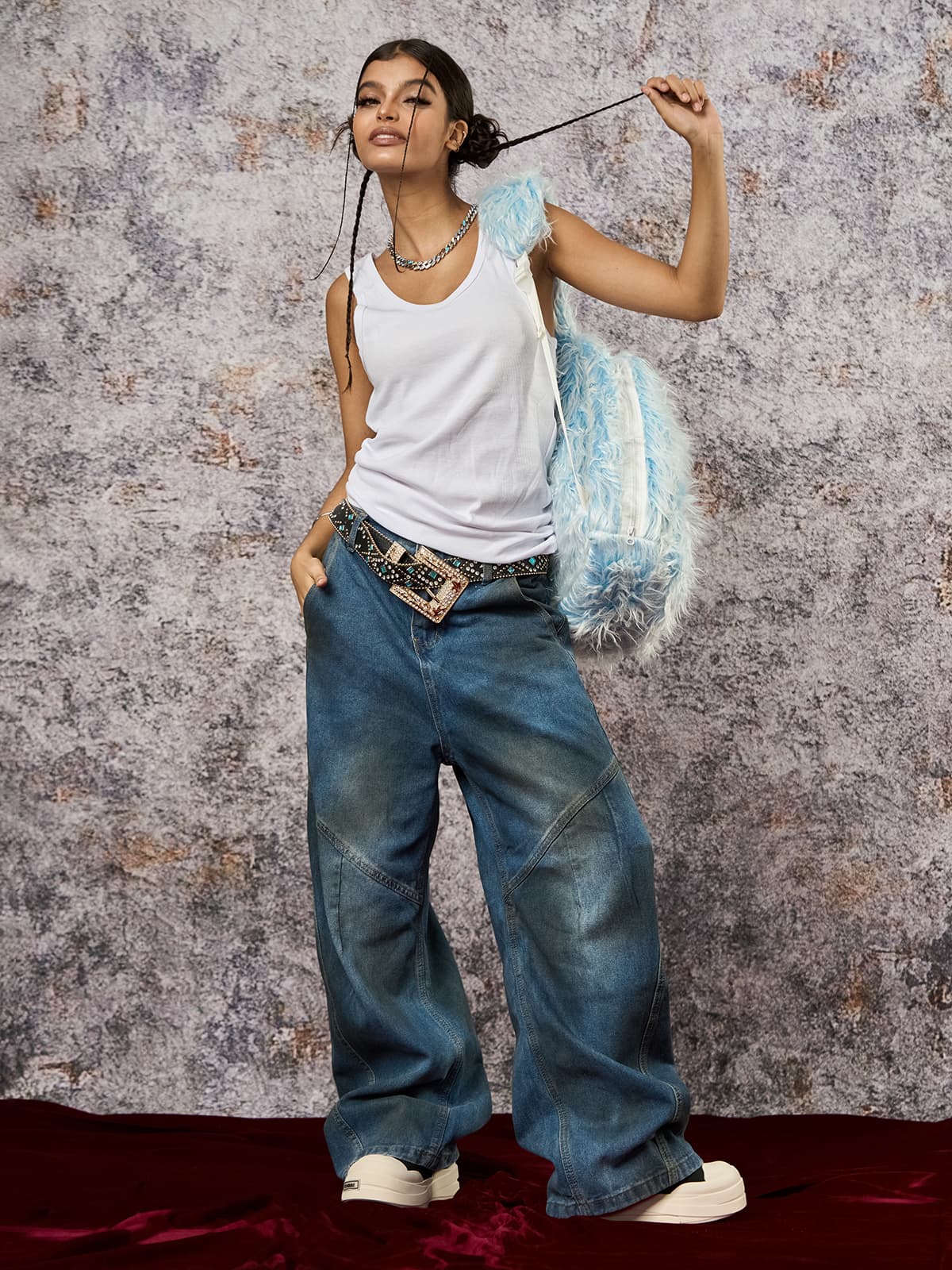 Barrel jeans – on model, full look | XoKool