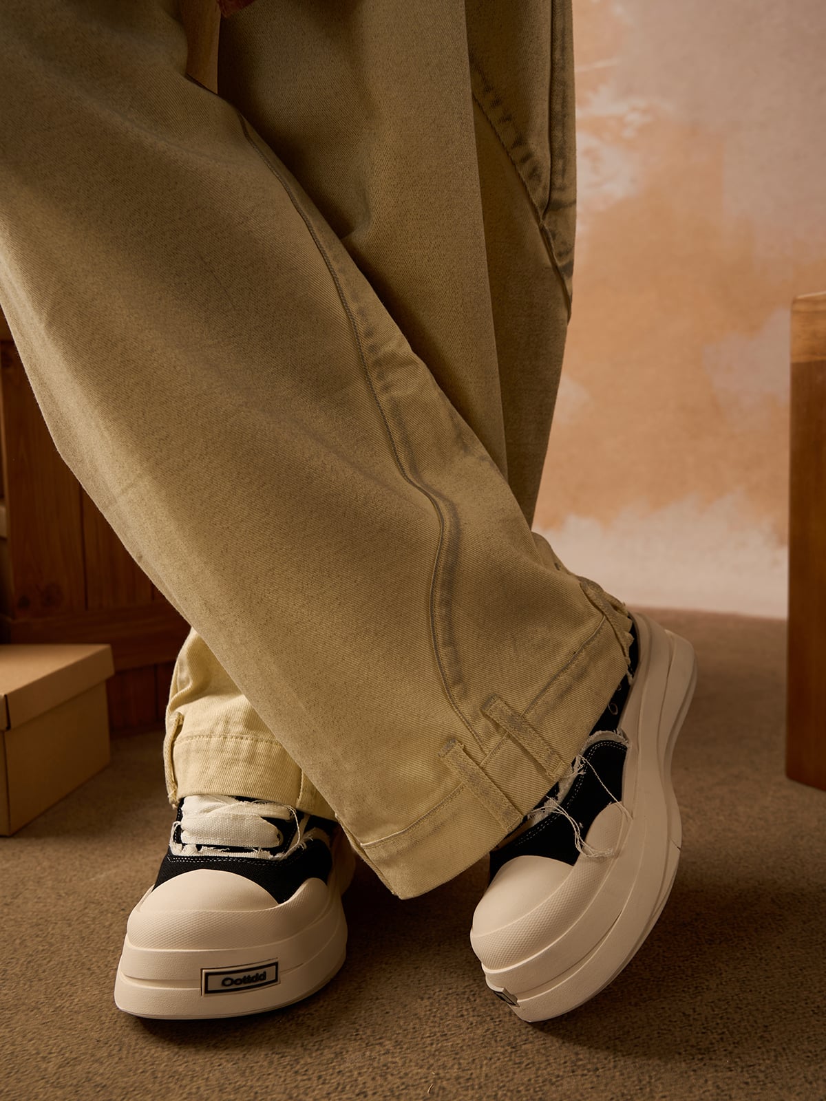 Yellow barrel jeans – on model, hem & shoes | XoKool