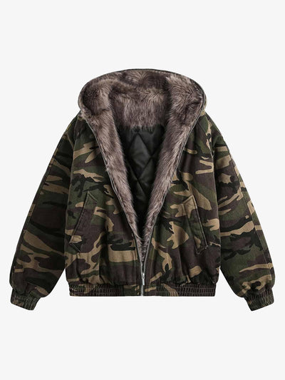 Giacca mimetica oversize con cappuccio in pelliccia sintetica