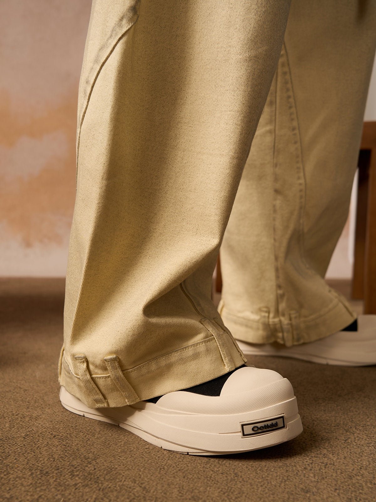 Yellow barrel jeans – on model, hem | XoKool