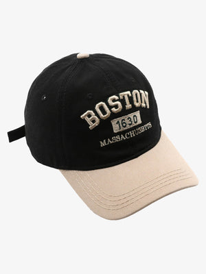Gorra de béisbol retro bicolor con bordado de Boston – negro caqui, vista de tres cuartos 2 | XoKool