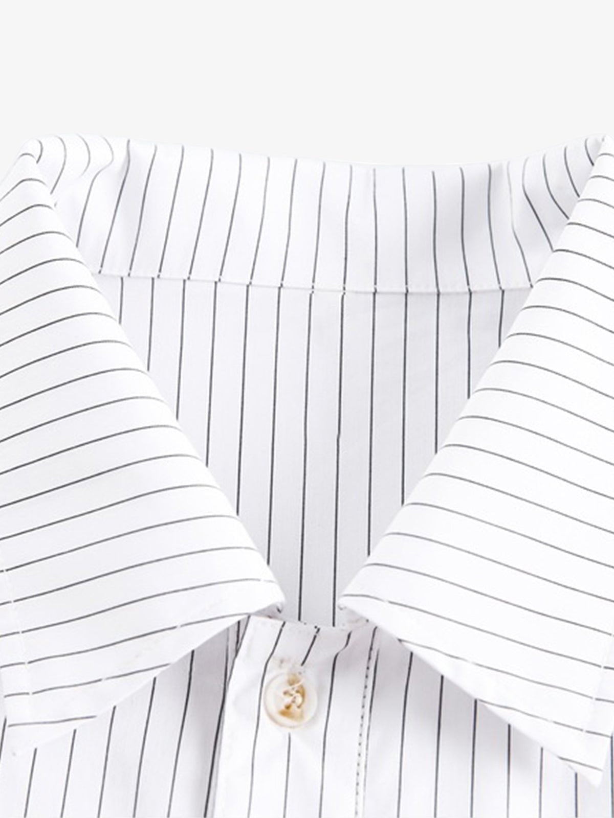 Camisa patchwork blanca de rayas con encaje teñido – detalle del cuello | XoKool