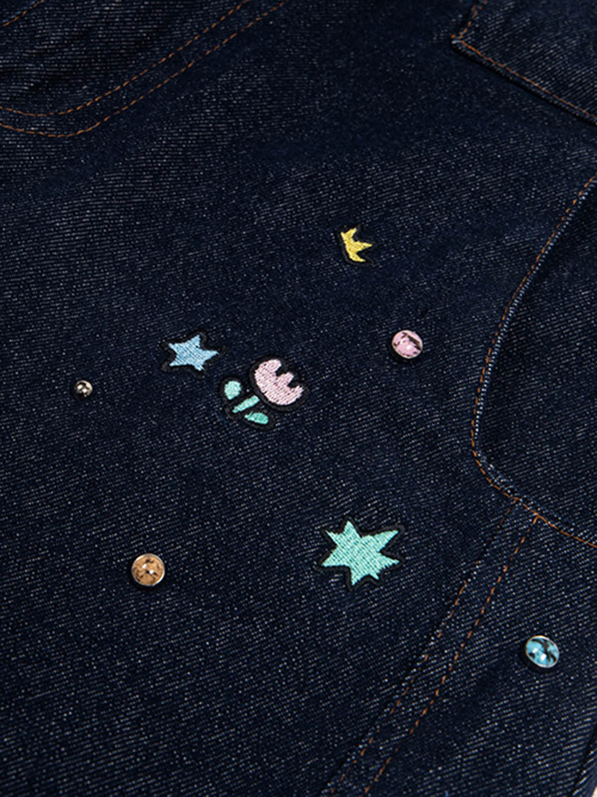 Embroidered Barrel Jeans with Cute Patches – embroidery close-up | XoKool