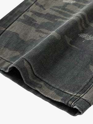 Schwarze Camouflage Jeans mit Rissen an den Knien – Camo-Saum im Detail | XoKool