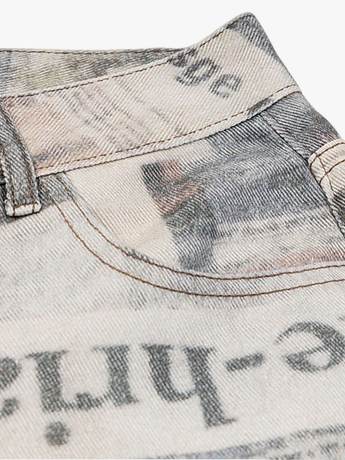 Jeans mit Zeitungsprint – Fronttasche im Detail | XoKool