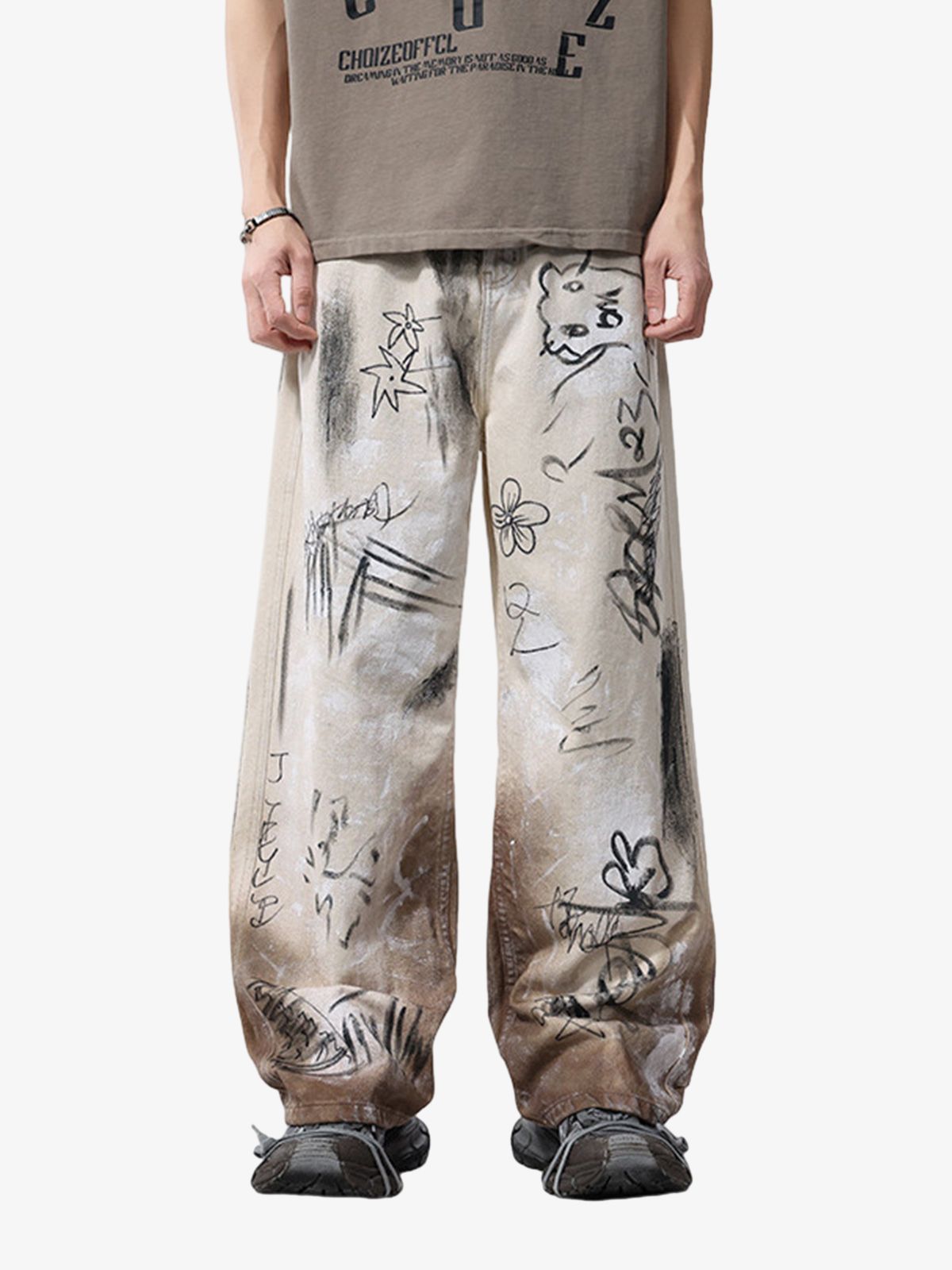 Creme Graffiti Jeans – am Model, Vorderansicht | XoKool