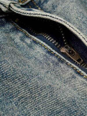 Horseshoe jeans – zip fly close-up | XoKool