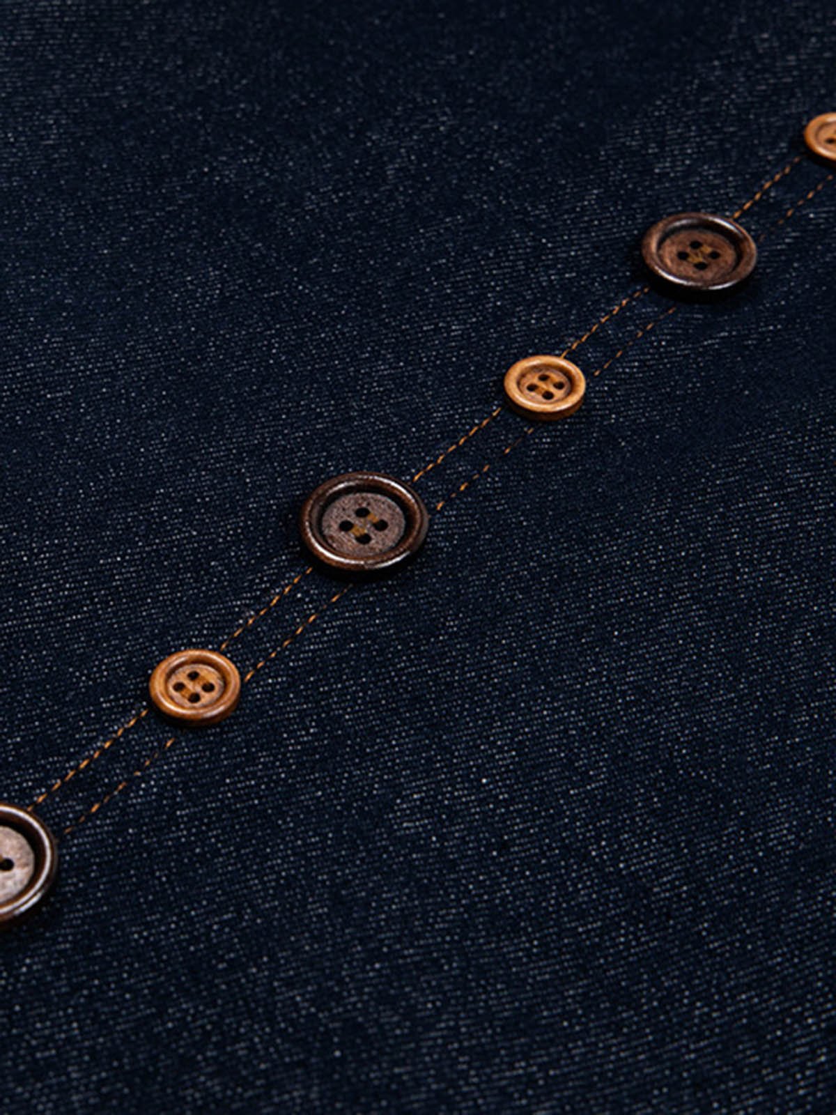 Barrel Jeans – Button row close-up | XoKool