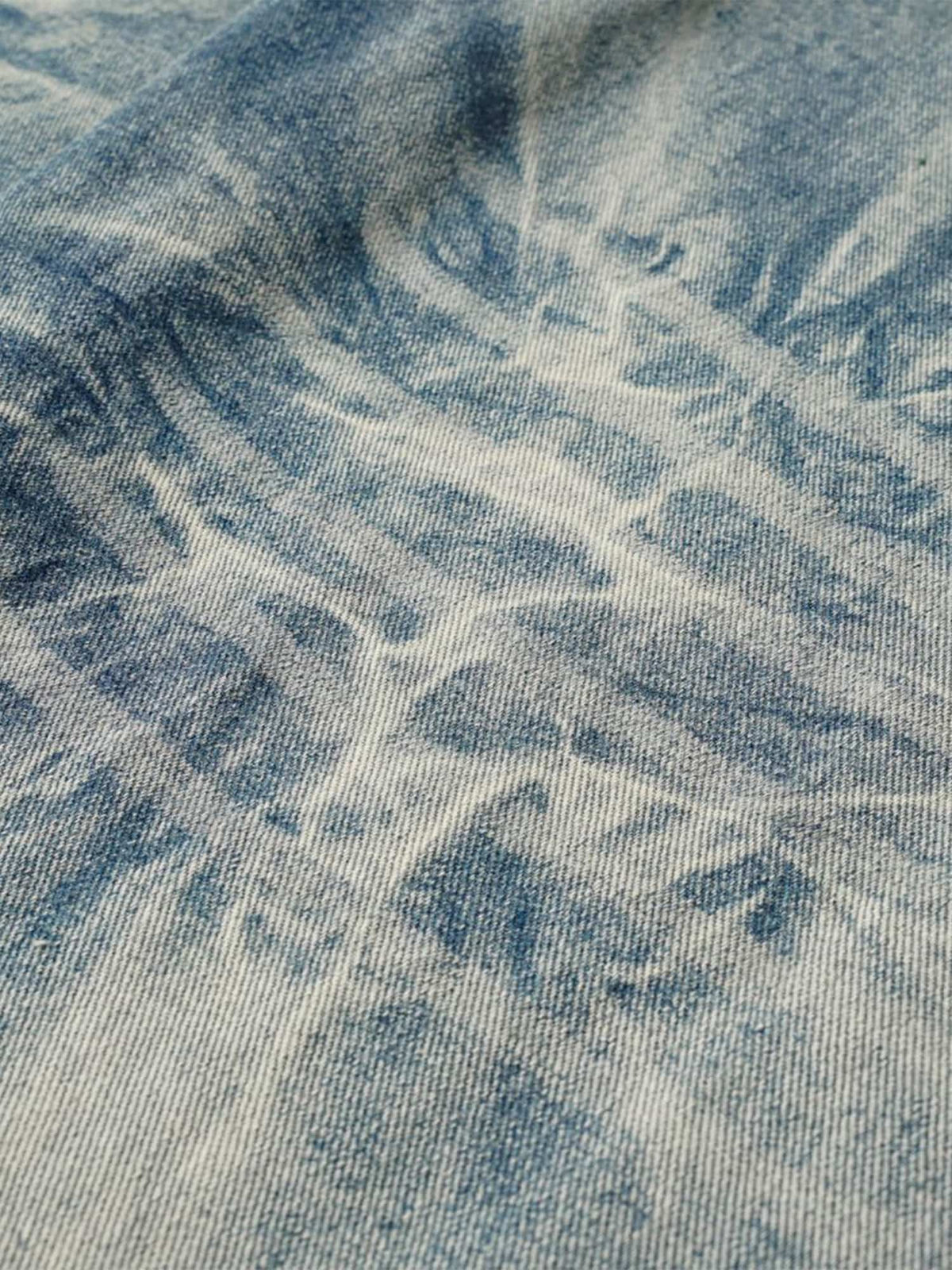 Horseshoe jeans – whisker close-up | XoKool