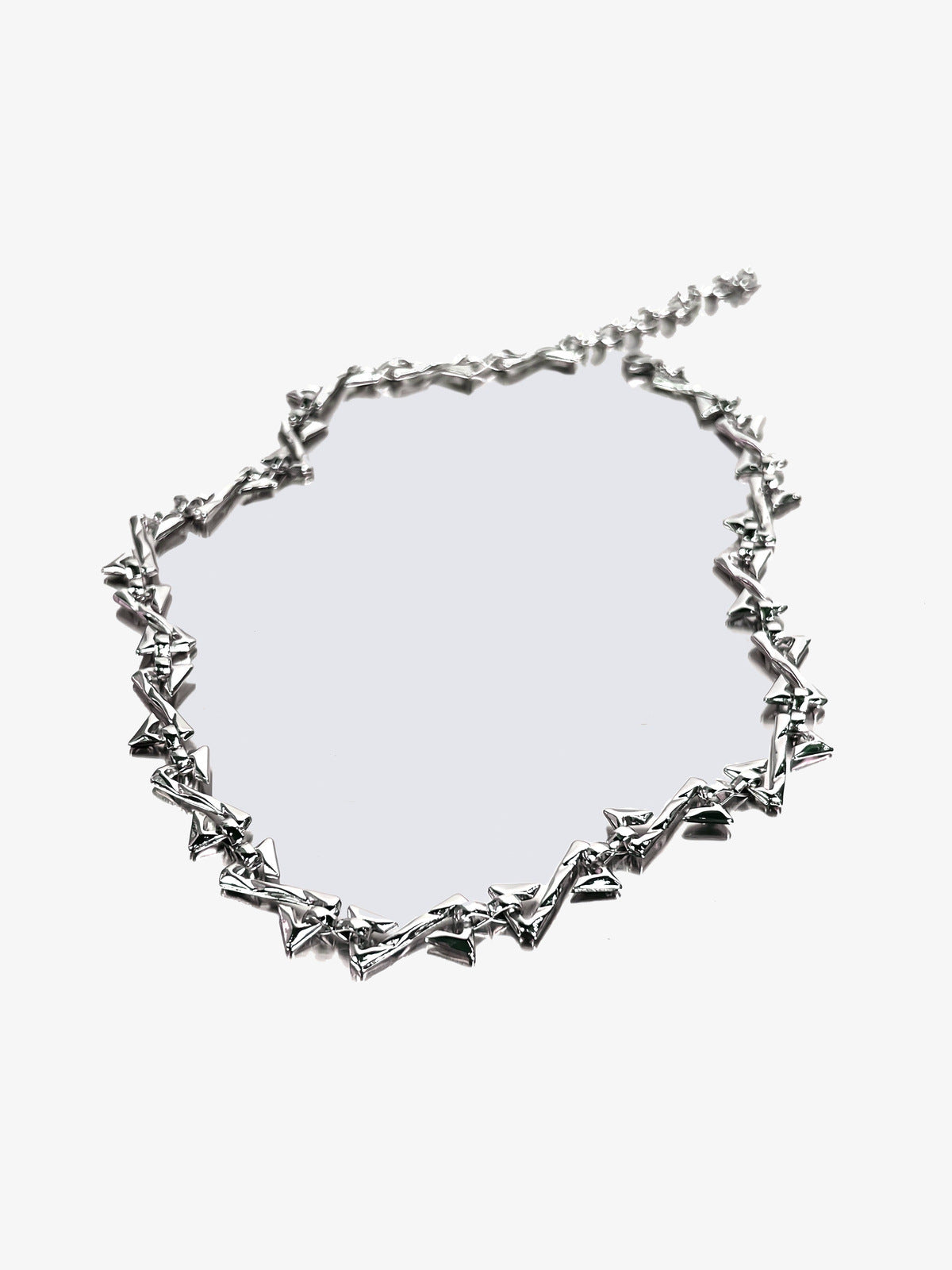 Unregelmäßig gedrehte Gliederkette als Halskette oder Armband – Produktansicht flach | XoKool
