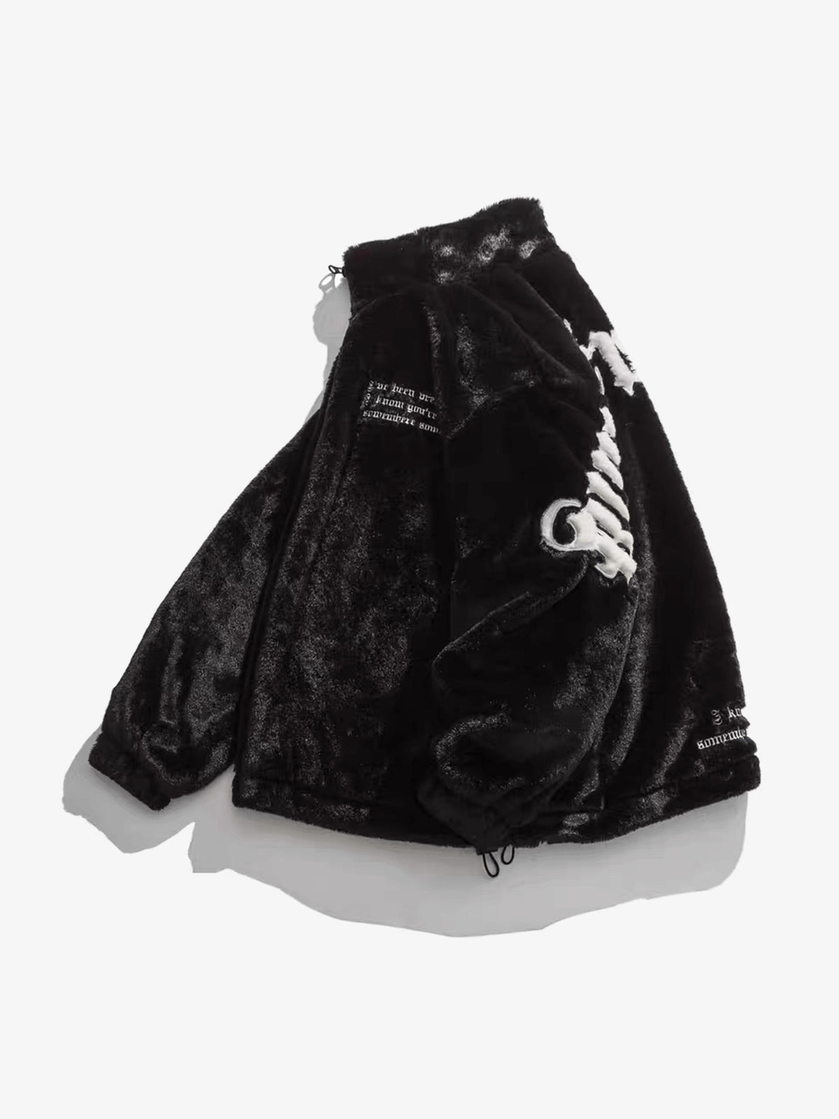 Schwarze Kunstfell Zipjacke mit Letter-Print – Seitenansicht | XoKool