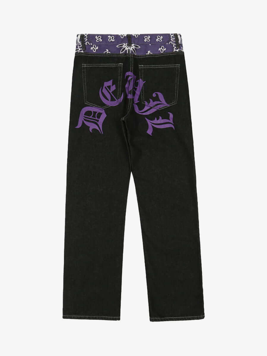Schwarze Straight Leg Jeans mit Bandana-Bund – lila Buchstaben, Rückansicht | XoKool