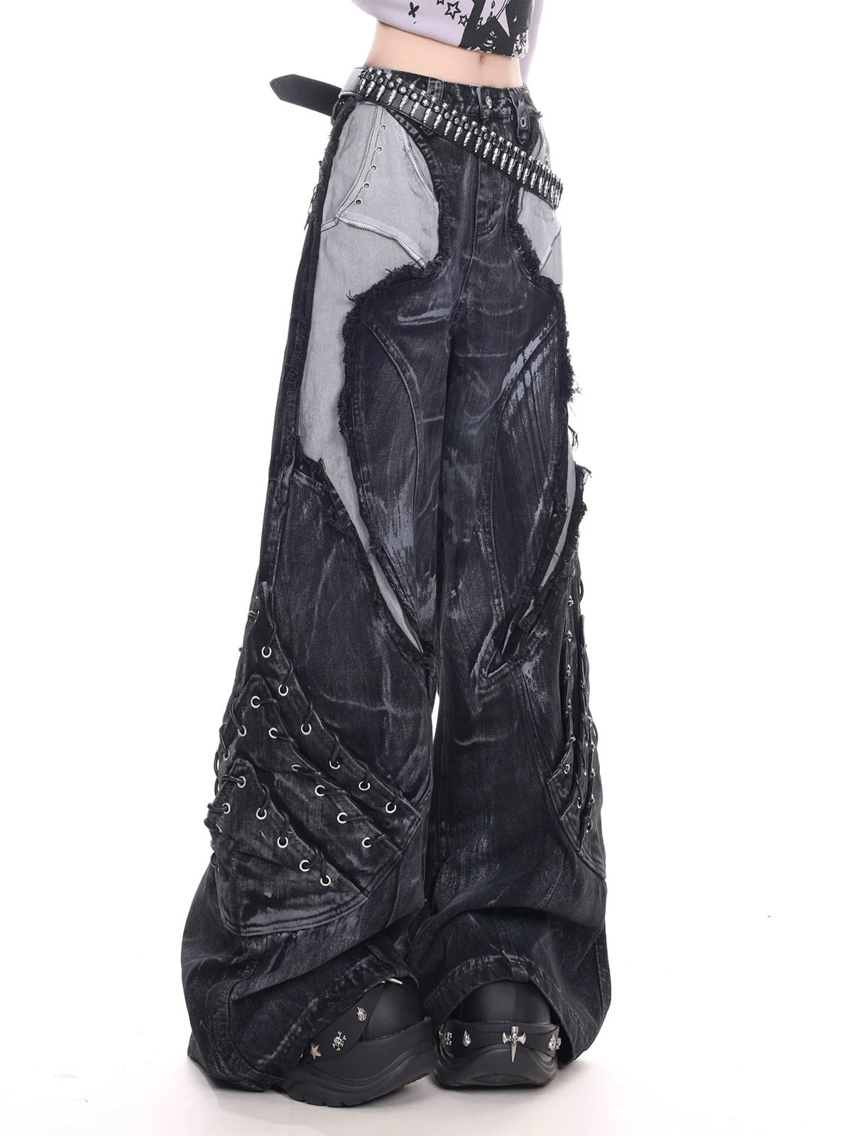 Wide Leg Jeans mit Schnürung und Kontrast-Panels – am Model, seitliche Vorderansicht | XoKool