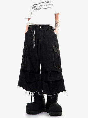 Layered Jorts – am Model, Vorderansicht mit Kette | XoKool