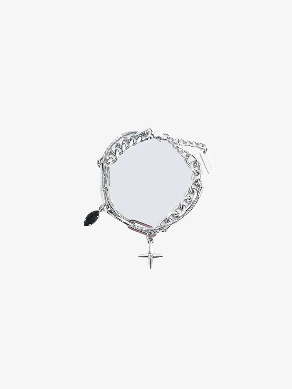 Mehrreihiges silberfarbenes Kettenarmband mit Stern-Charm – Silber, flach fotografiert | XoKool