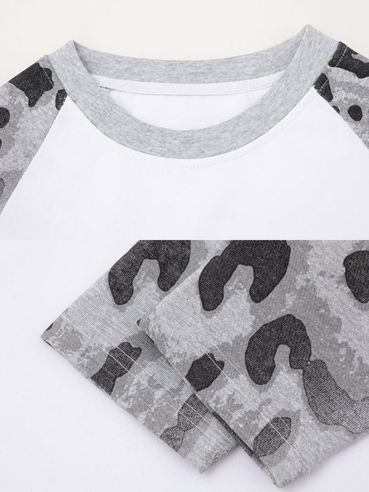 Leoparden Raglan Longsleeve – Weiß, Nahaufnahme Kragen und Leoparden-Ärmel | XoKool