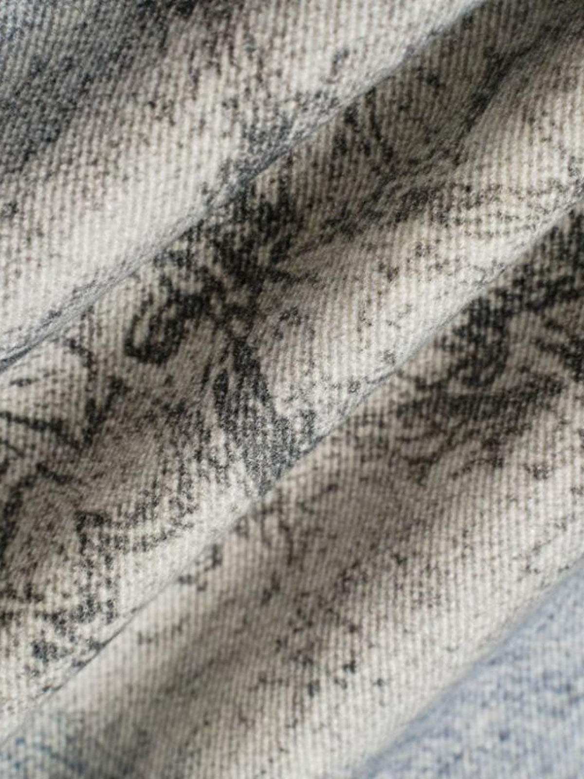 Printed baggy jeans – fabric print close-up | XoKool