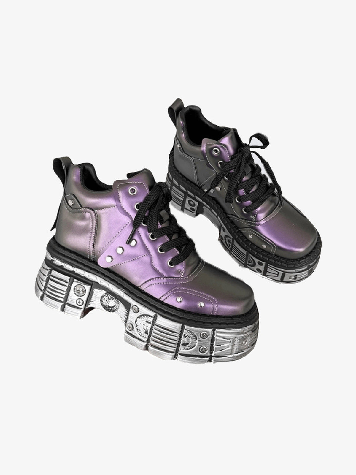 Metallic Silver Platform Sneakers mit geformter Sohle – Lila, Paar, Ansicht von schräg | XoKool