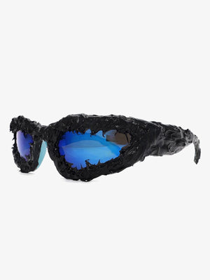 Gafas de sol wrap con montura de textura fundida – espejo azul, vista en ángulo | XoKool