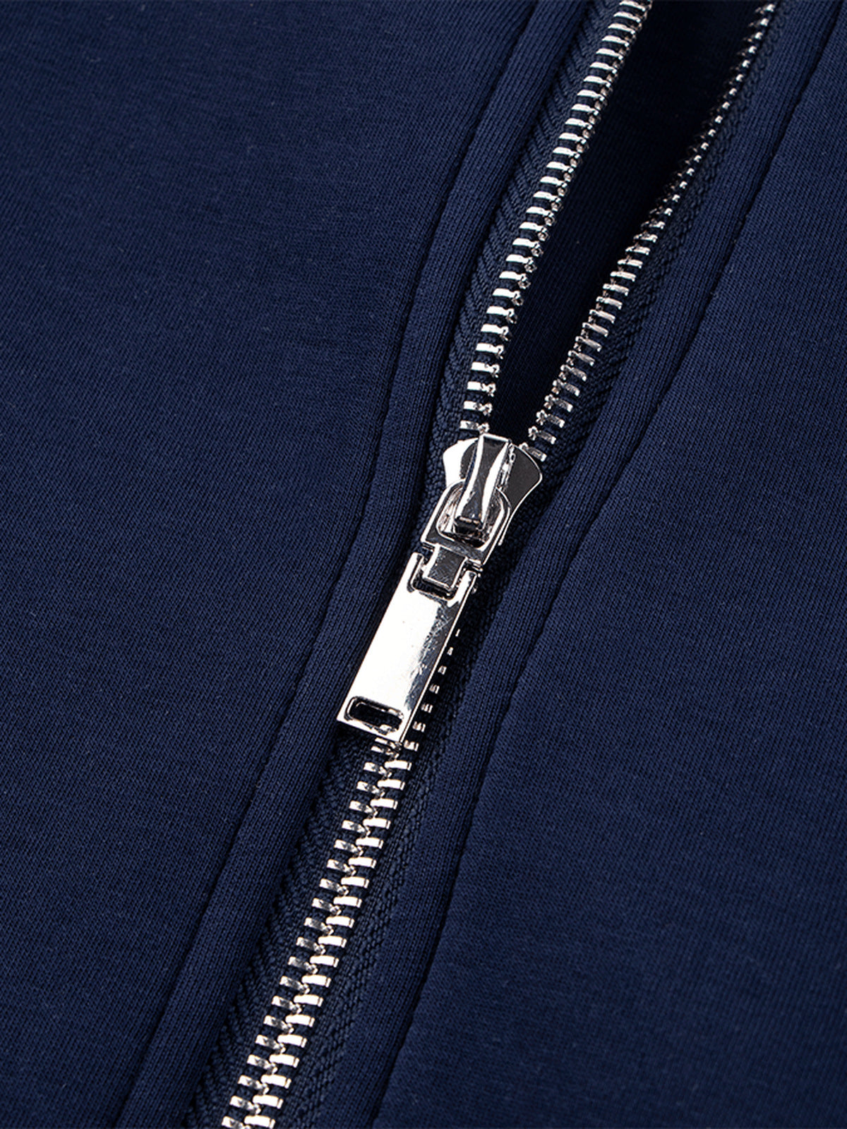 Marineblaue Trainingsjacke – Nahaufnahme Reißverschluss | XoKool