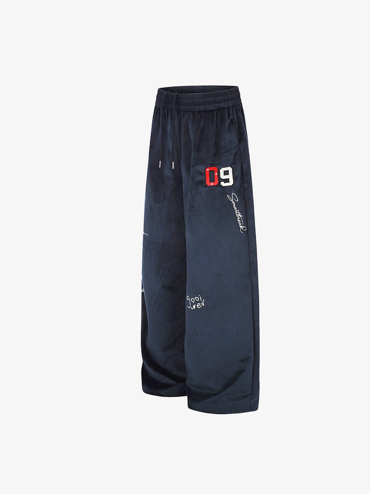 Velour sweatpants – Angled view | XoKool