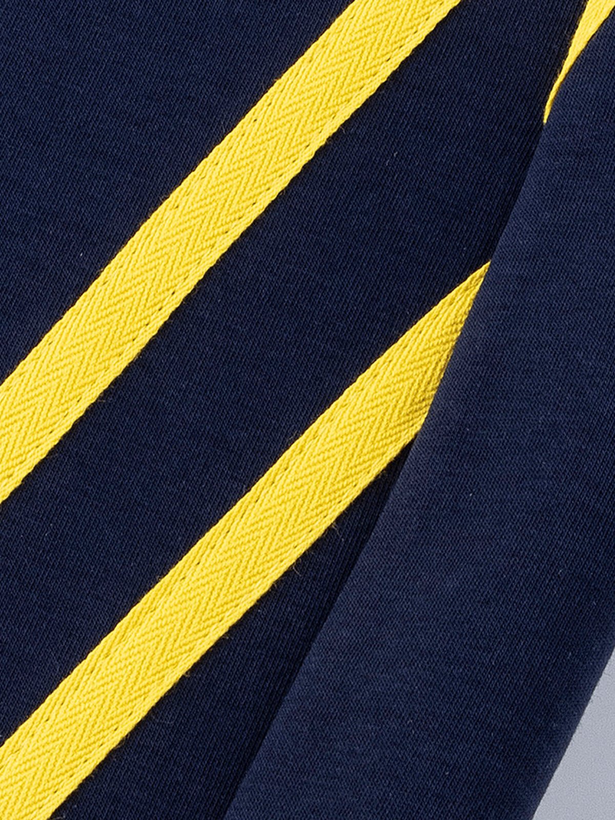 Pantalones deportivos azul marino – detalle de la raya | XoKool