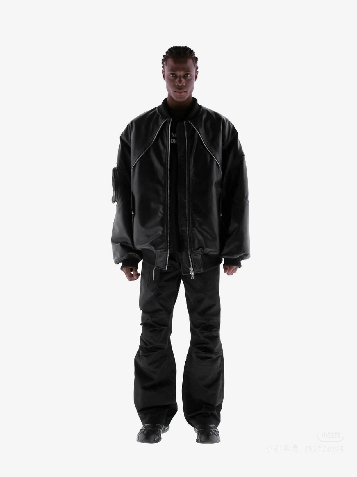 Chaqueta bomber de cuero sintético – Primer plano de la costura y el cierre | XoKool