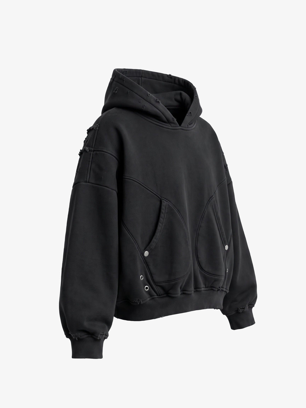 Hoodie negro oversize con panel de X en la espalda – 3/4 en plano | XoKool