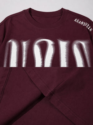 Blurred letter oversized tee – Burgundy collar and shoulder text close-up | XoKool
